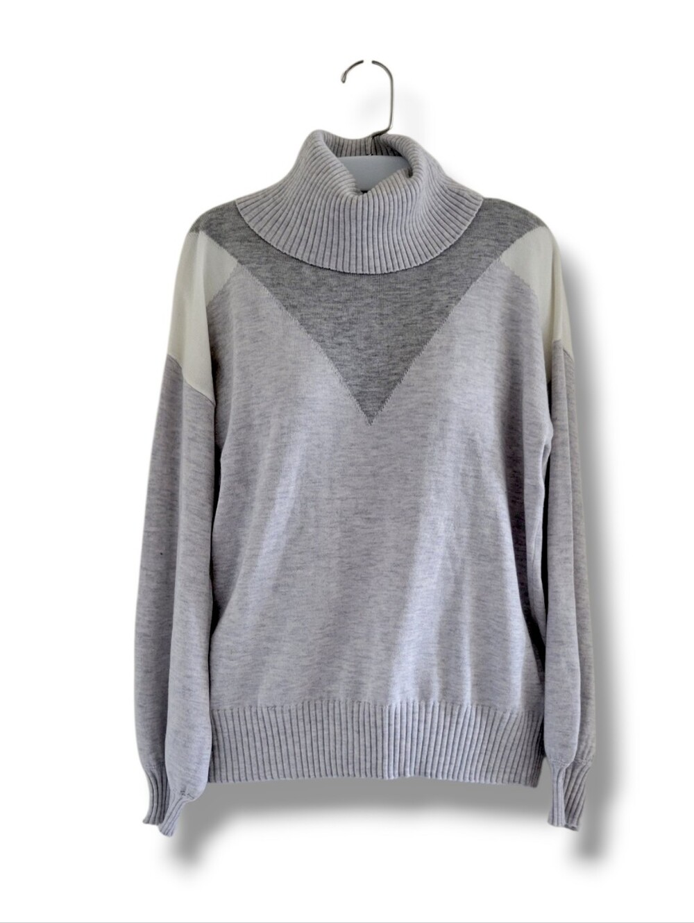 Alison Sheri | NWT Light Gray Colorblock Turtleneck Sweater (SIZE M)
